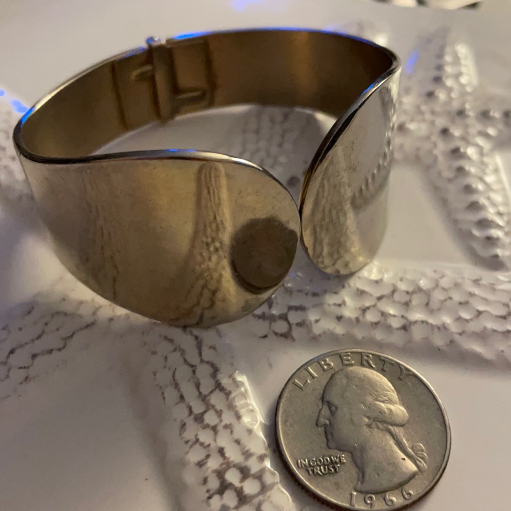 Metallic Silver Toned Bracelet